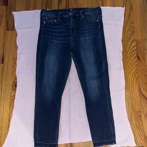 Gap high waisted skinny jeans size 32 or 14 regular $10 FOR SALE !!!